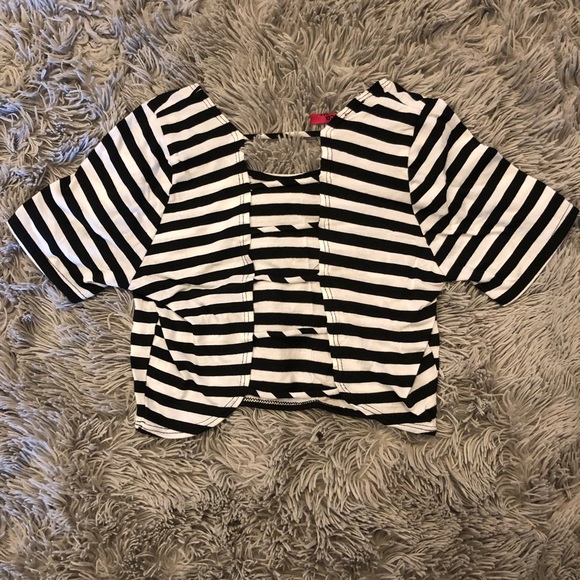 Semi-backless striped crop top - Picture 2 of 3